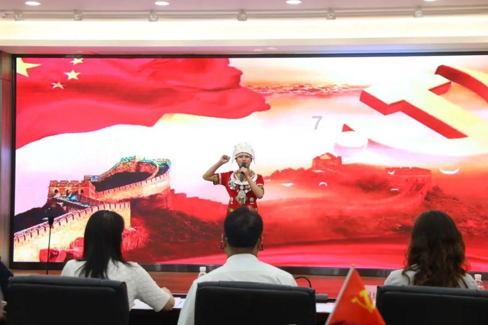 逃离世界杯现场